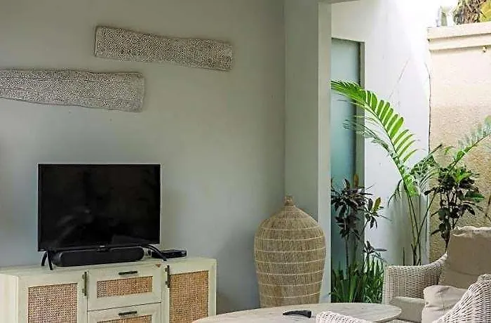 Daun Lebar ホテル 4*